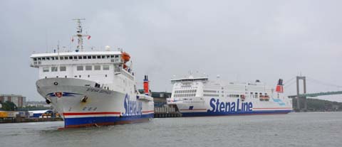 Die Fähren nach Deutschland und nach Dänemark Ankunft des Kiel-Fähre